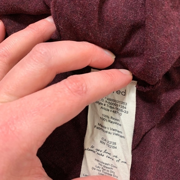 Aritzia Wilfred T-shirt Maroon Short Sleeves Crew neck Oversized Rayon Size XXS - Picture 5 of 12
